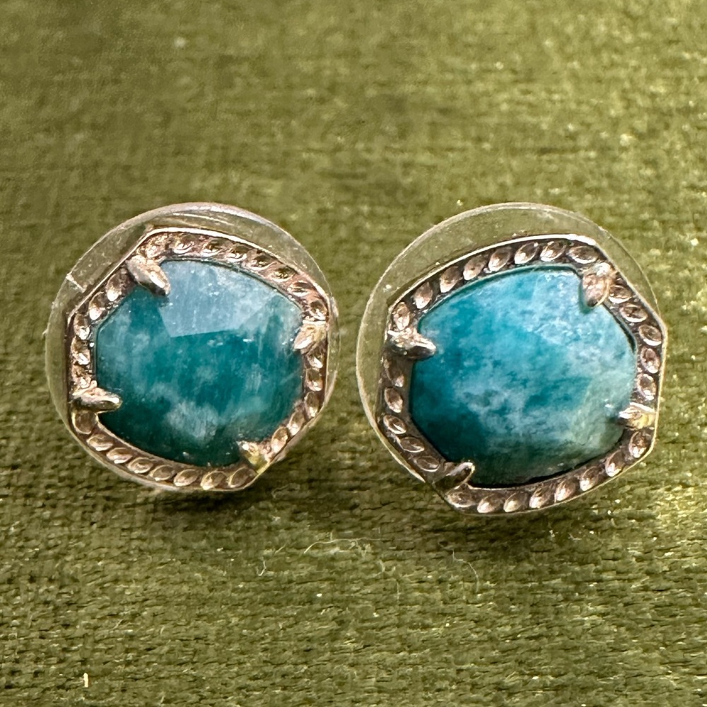 Kendra Scott Amazonia’s David’s Studs